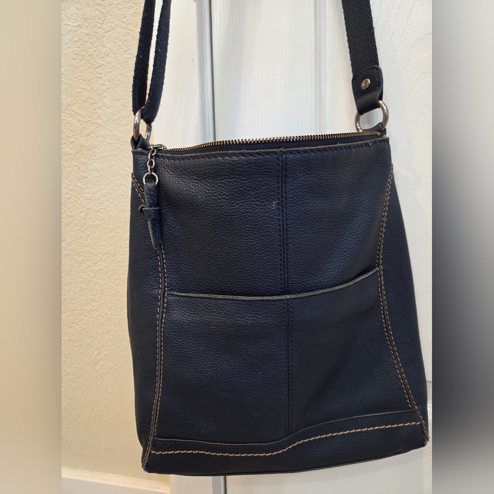 The Sak Navy Blue Leather Shoulder Bag - Picture 3 of 6